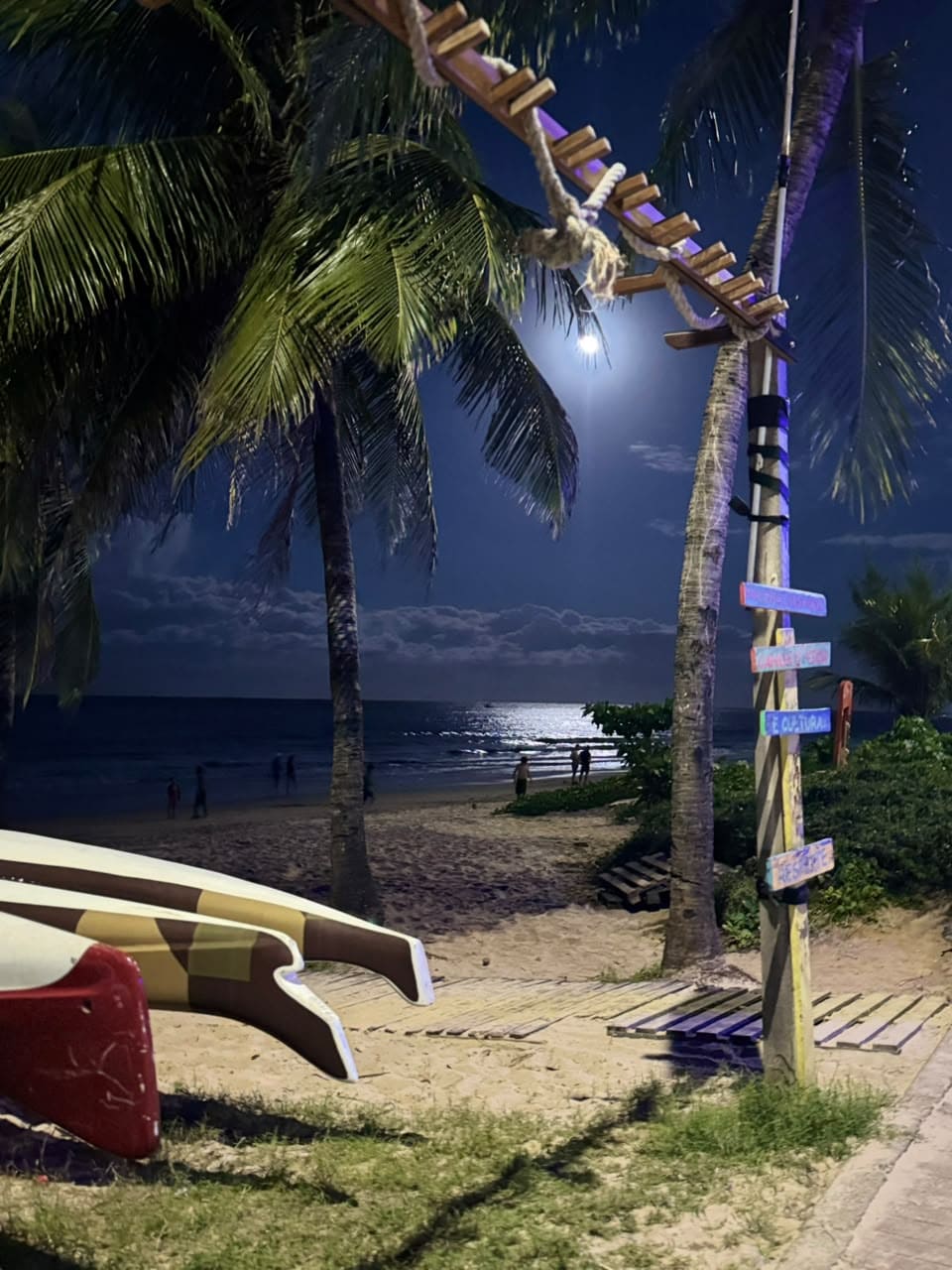 Praia do Bessa à noite próximo ao Vila Flat